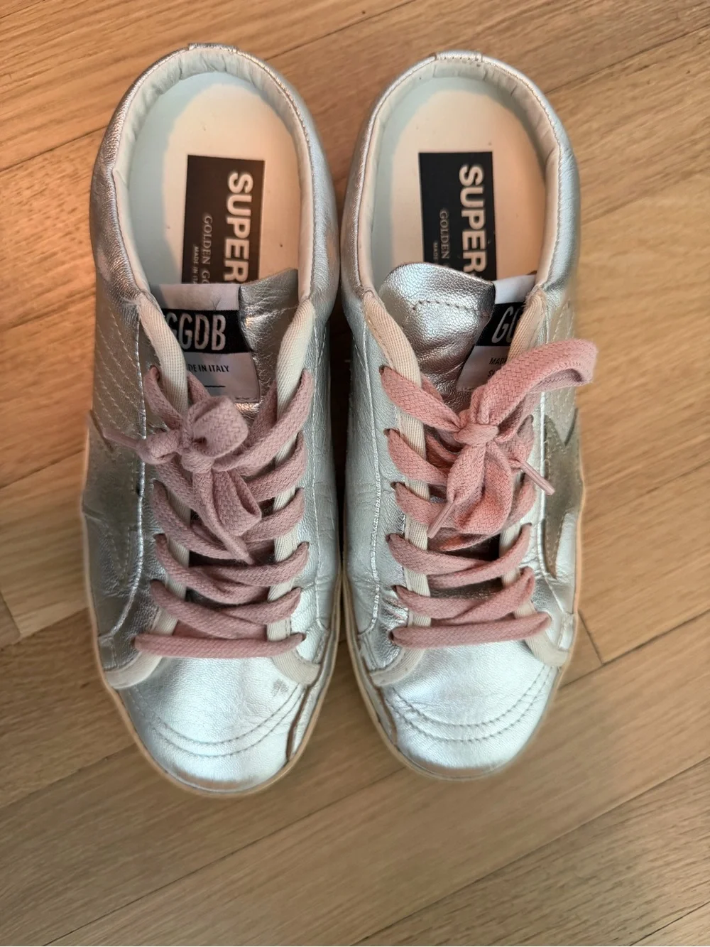 Golden Goose Metallic Silver Women’s Sneakers with Pink Laces - Picture 2 of 3